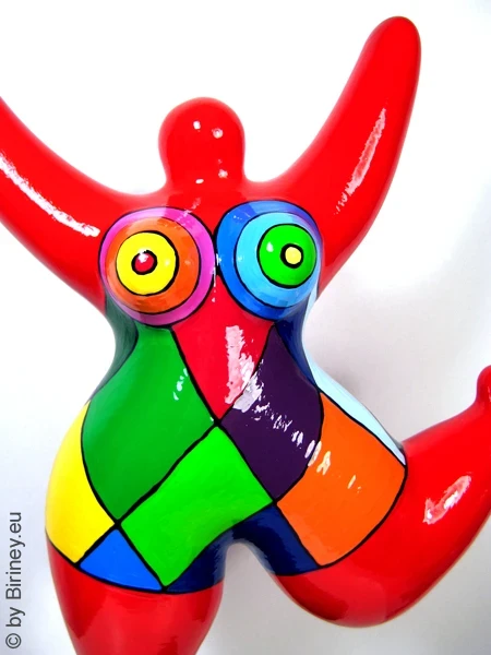 red Nana sculpture with polygonal pattern! 31cm / 12 inches