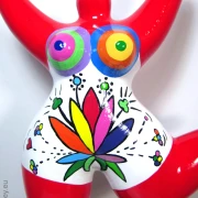 red Nana sculpture with flower pattern! 30cm / 11.8 inches