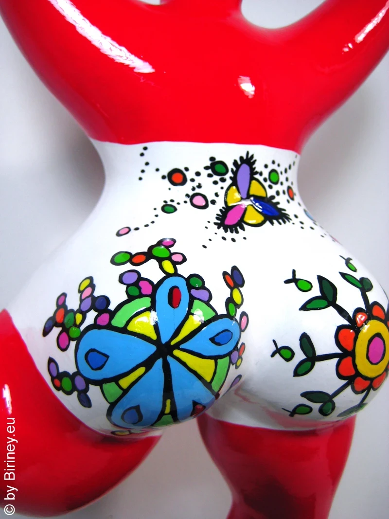 red Nana sculpture with flower pattern! 30cm / 11.8 inches