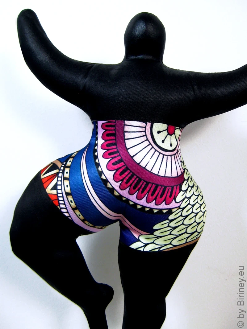 black Nana figure with ornamental pattern! SL Hight 33 cm/ 13 inches