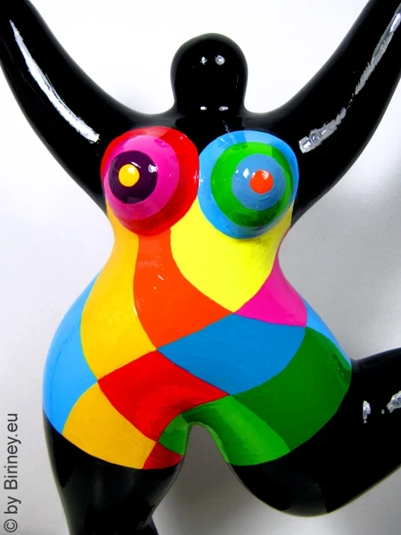 schwarze Nana-Figur mit Polygonmuster! Höhe 31cm