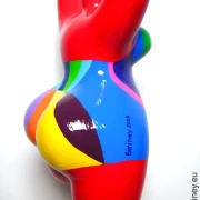 rote Nana-Figur mit geometrischem Muster! "Core" 31cm
