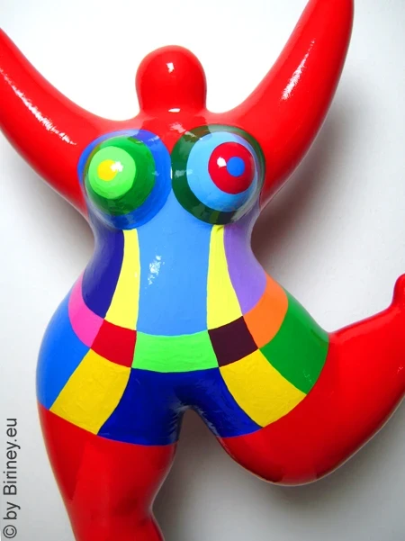 rote Nana-Figur mit geometrischem Muster! "Core" 31cm