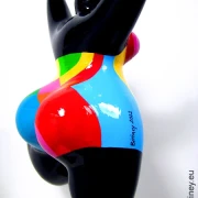 schwarze Nana-Figur mit Polygonmuster! Höhe 31cm