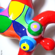 verkauft: Unikat Nana im Handstand rot/bunt Höhe 31 cm