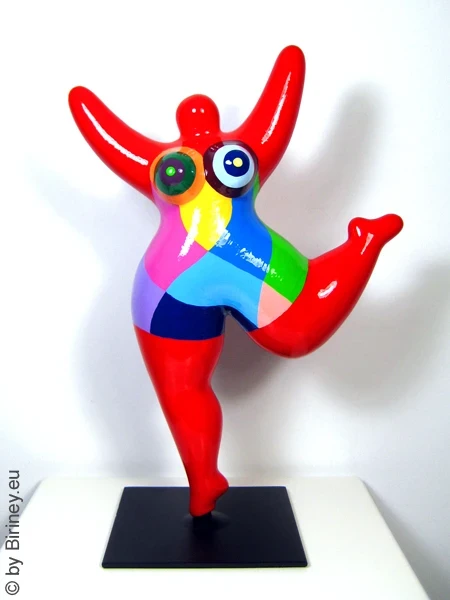 red Nana sculpture with polygonal pattern! 31cm / 12 inches