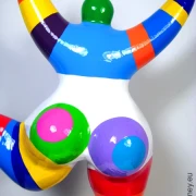 gestreifte Nana-Figur mit Kreismustern 31cm