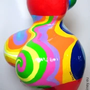 Unikat Nana-Figur Höhe 60 cm rot/bunte Farbwellen