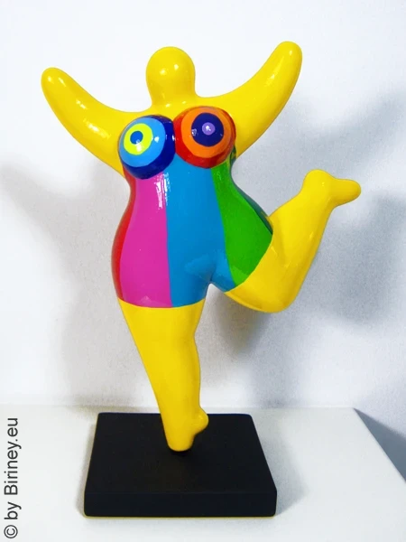 gelbe Nana-Figur mit Blockstreifen Keramik 22cm