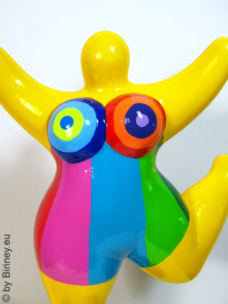 gelbe Nana-Figur mit Blockstreifen Keramik 22cm