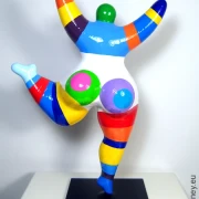 gestreifte Nana-Figur mit Kreismustern 31cm