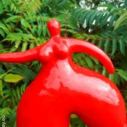 rote  Garten-Figur 55cm "Red Lady"  aus Kunstharz