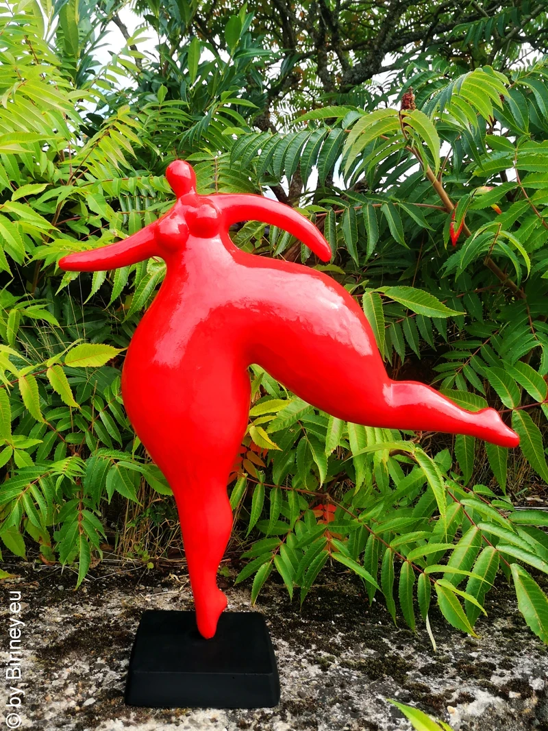 rote  Garten-Figur 55cm "Red Lady"  aus Kunstharz