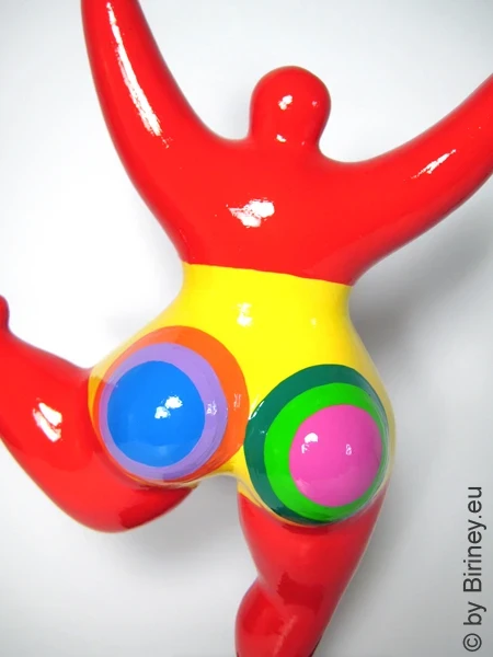 rote Nana-Figur aus handbemalter Keramik!  32cm Kreismuster