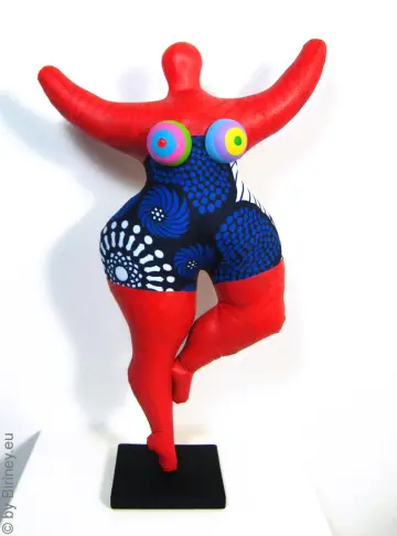 rote Nana Figur blaue Ornamente SL Höhe 37cm