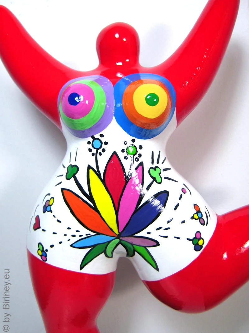 red Nana sculpture with flower pattern! 30cm / 11.8 inches