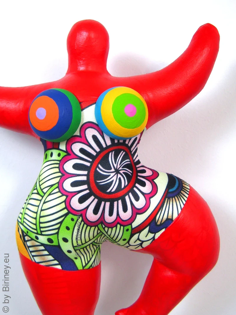 rote Nana Figur mit Ornamenten SL Höhe 34cm