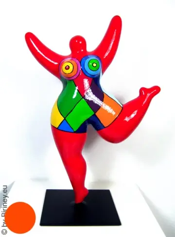 rote Nana-Figur mit bunten Polygonen! 31cm