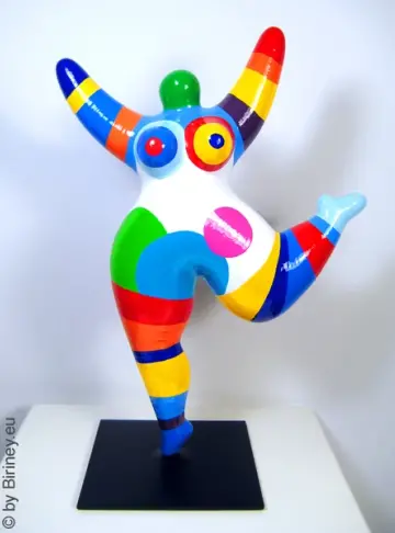 gestreifte Nana-Figur mit Kreismustern 31cm