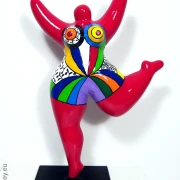 karminrote Nana-Figur mit Mustern 31cm