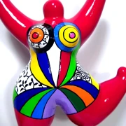 karminrote Nana-Figur mit Mustern 31cm