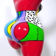 karminrote Nana-Figur mit Mustern 31cm