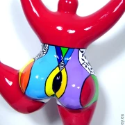 karminrote Nana-Figur mit Mustern 31cm