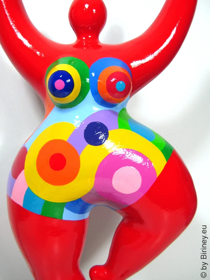 Red unique Nana sculpture height 49 cm / 19 inches red/multicolored "Tailla"