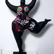 schwarze Nana Figur SL mit Blumen! Höhe 40cm Leichtgewicht