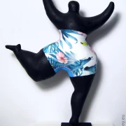 schwarze Nana Figur SL mit Blumen! Höhe 40cm Leichtgewicht